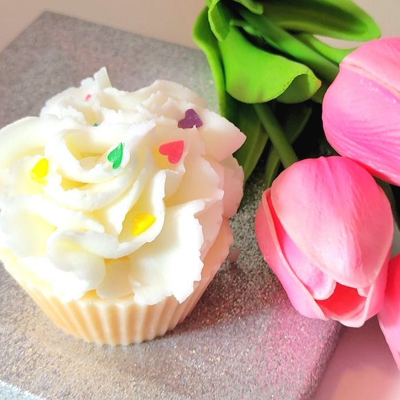 Warm Vanilla Butter Cream Cupcake Birthday Confetti Hearts Scented Soy Wax Melts - Picture 10 of 14